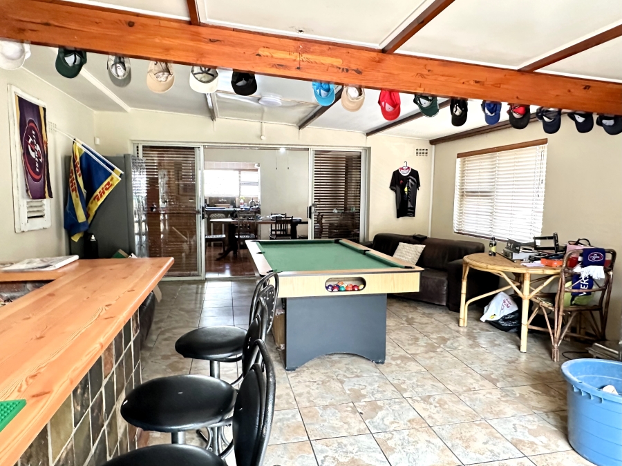 4 Bedroom Property for Sale in Bergzicht Western Cape